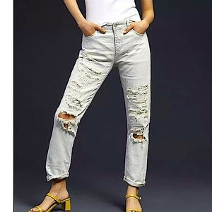 Pilcro Slim boyfriend distressed lightwash jeans size 25
